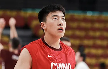 乐鱼网页版-博主：王俊杰依然是中国男篮4号位无代餐，今晚手感差点意思