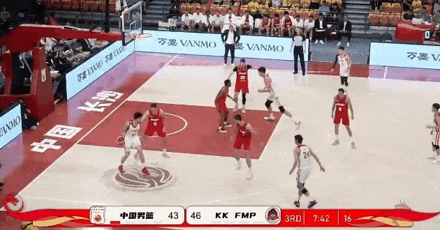 王俊杰低位背打前转身翻身跳投命中，已经7中5拿到12分